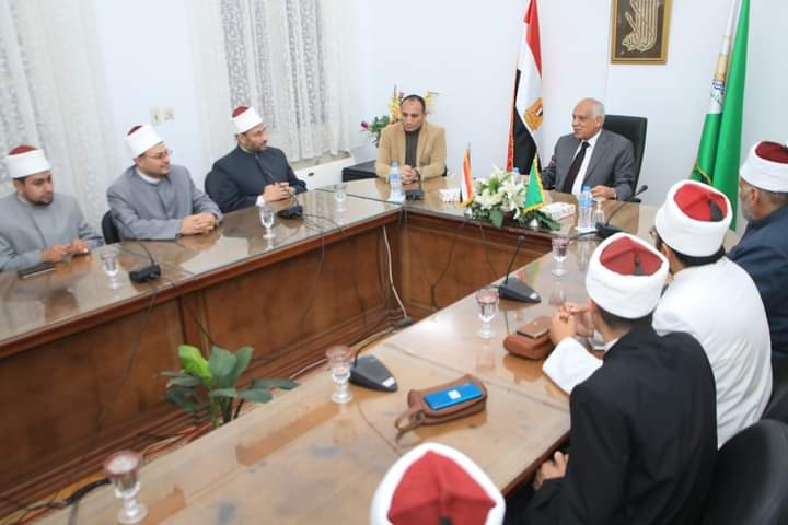 محافظ الجيزة يوجه بتقديم التسهيلات لدعم قوافل الأزهر بالواحات البحرية 