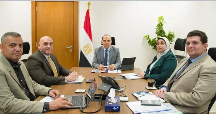 وزير الموارد المائية يوجة بمتابعة أعمال تأهيل الترع الجارية 