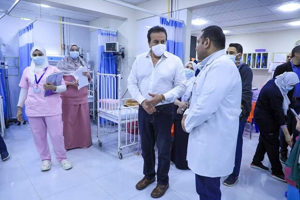 وزير الصحة يتفقد مستشفى الأطفال التخصصي ببنها ويوجه بصرف مكافأة للعاملين