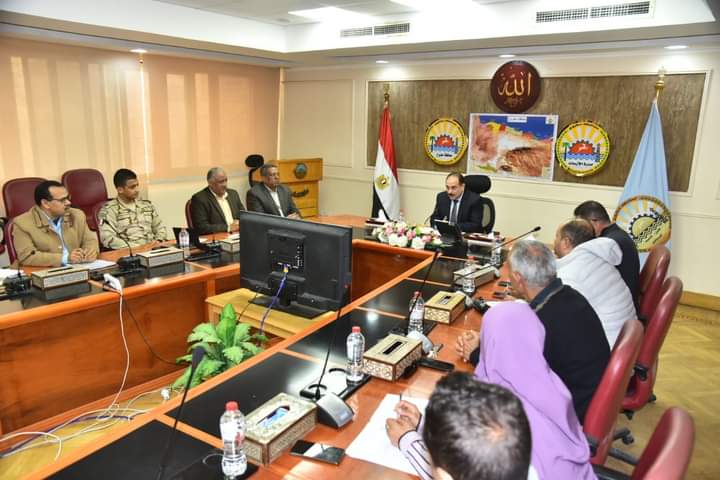  محافظ مطروح يوجه بالاستعداد المبكر لموسم الصيف القادم للظهور الحضارى بالشواطئ