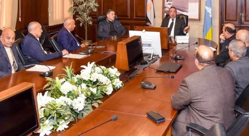 محافظ الإسكندرية يشدد على رفع كفاءة الطرق لتحقيق الأمن وتسهيل حركة النقل
