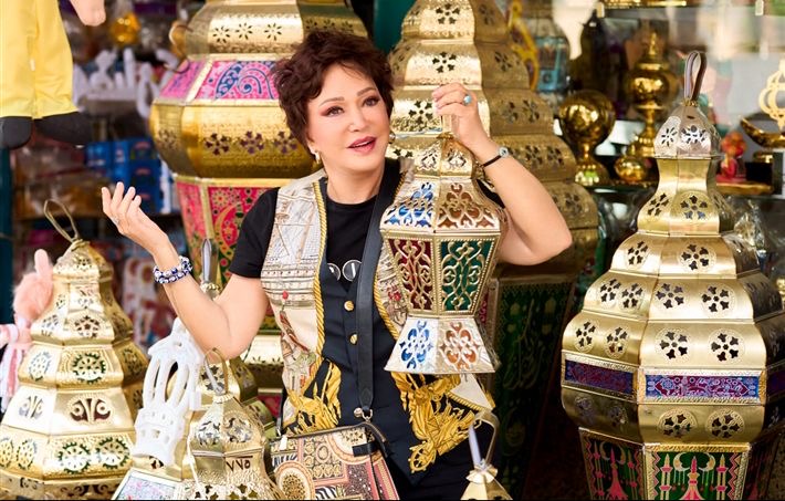 لبلبة تشارك جمهورها فيديو شراء أول فانوس في حياتها