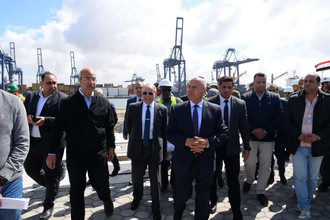 وزير النقل يتابع معدلات تنفيذ المشروعات التنموية والخدمية الجاري تنفيذها بميناء الدخيلة