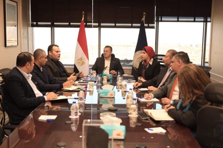وزير السياحة والآثار يعقد اجتماعاً لمتابعة سياسات وآليات برنامج تحفيز الطيران
