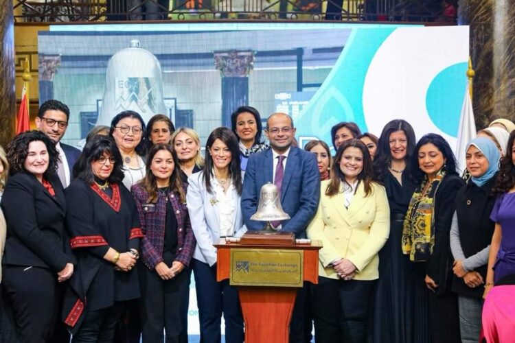 وزيرة التعاون الدولي تُشارك في قرع جرس البورصة المصرية احتفالًا باليوم العالمي للمرأة