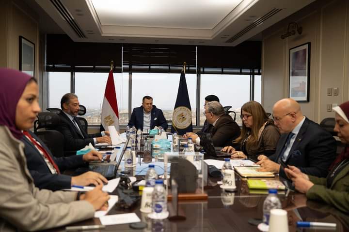 وزير الآثار يترأس اجتماع الجنة الخاصة بمناقشة الاستراتيجية العامة لتنشيط السياحة  في مصر