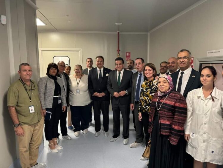 وزير الصحة يبحث مع شركة بايو كوبا فارما التعاون في تطوير صناعة اللقاحات