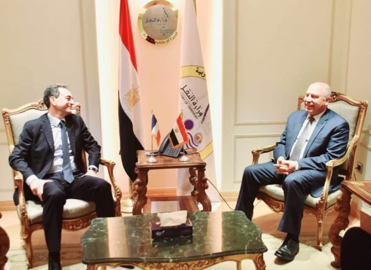 وزير النقل يستقبل السفير الفرنسي الجديد بالقاهرة لبحث تدعيم التعاون المشرك