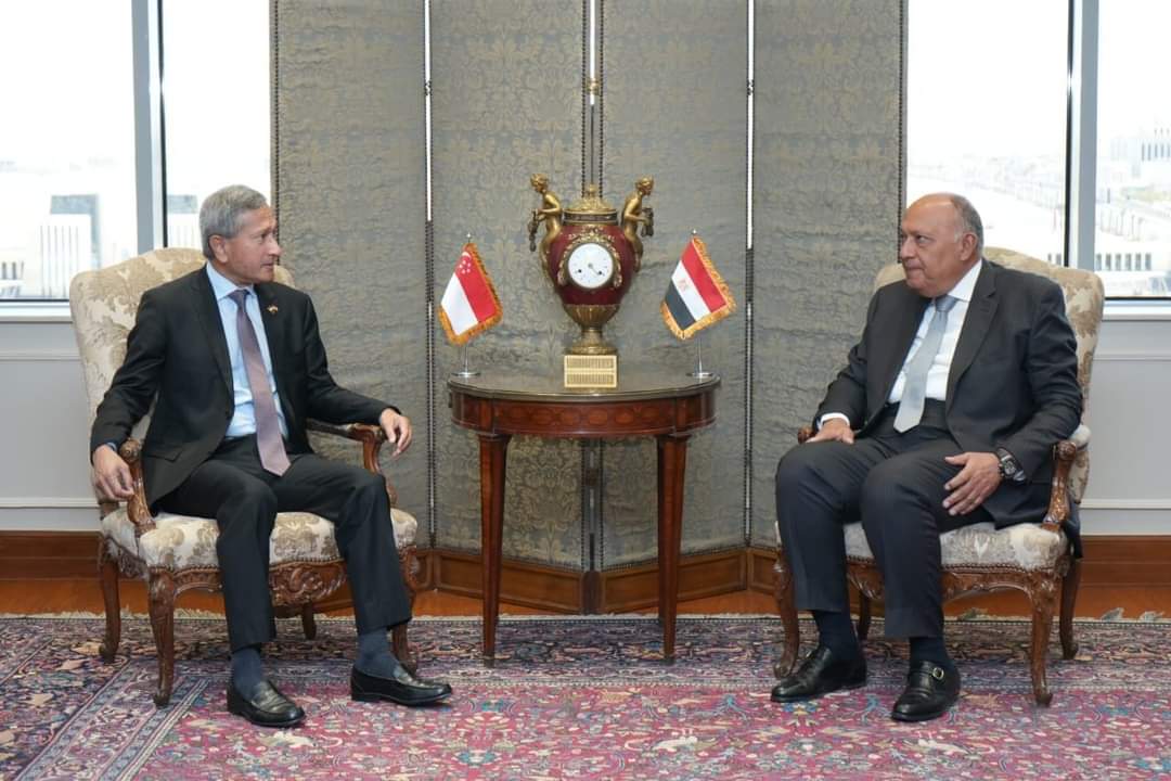 وزير الخارجية يستقبل وزير خارجية سنغافورة لمناقشة العلاقات الثنائية المتميزة بينهم