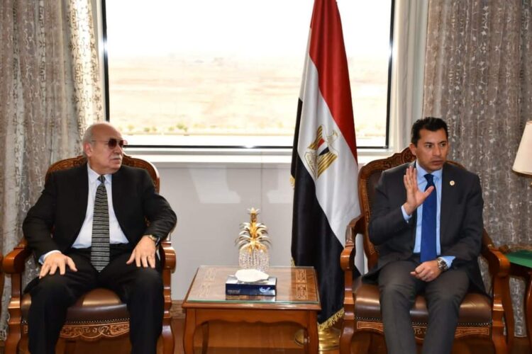 وزير الرياضة يناقش آليات الحد من أمراض القلب والموت المفاجيء بالملاعب المصرية