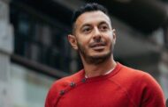 مصطفى شعبان أول الحاضرين في عزاء شقيقة المخرج مجدي الهواري.. تفاصيل