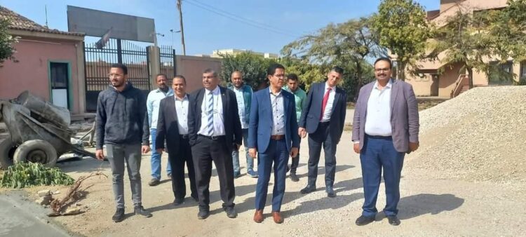 رئيس جامعة بنها يتفقد مجمع الخدمات وتشجير أرض الجامعة بكفر سعد