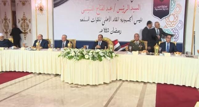 الرئيس السيسي يشارك قادة القوات المسلحة حفل الإفطار بمناسبة ذكرى العاشر من رمضان