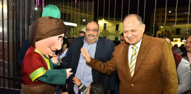 محافظ أسيوط يتفقد معرض ومنفذ بيع إصدارت الهيئة العامة لقصور الثقافة