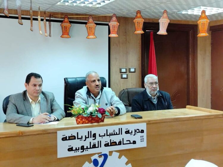 وكيل وزارة الشباب والرياضة بالقليوبية يجتمع مع مشرفي المشروعات القومية للتنمية الرياضية