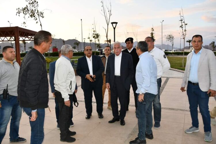 محافظ جنوب سيناء يتفقد مائدة الإفطار الرمضاني بالحديقة المركزية بشرم الشيخ