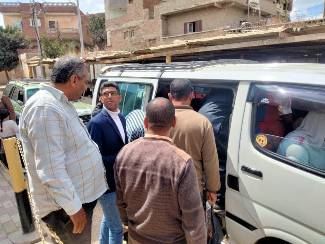 محافظ كفر الشيخ يتابع جهود الوحدة المحلية في الرقابة على سيارات الأجرة بالحامول