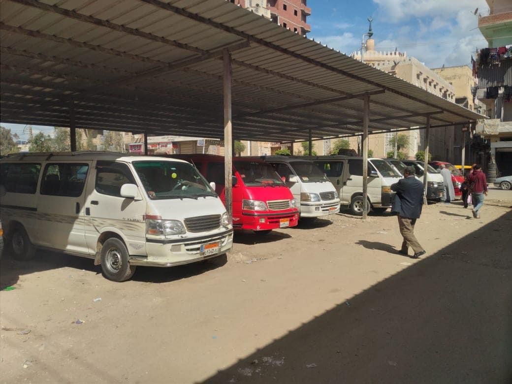 محافظ كفر الشيخ يتابع جهود الوحدة المحلية في الرقابة على سيارات الأجرة بسيدي سالم