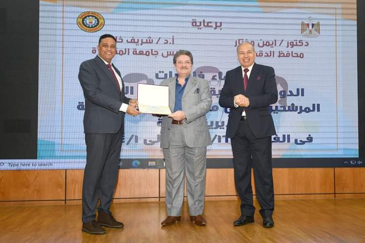 محافظ الدقهلية ورئيس جامعة المنصورة يشهدان الحفل الختامي للبرنامج التدريبي