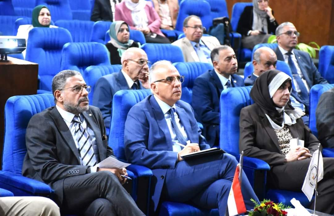وزير الموارد المائية يشهد فاعليات ندوة 
