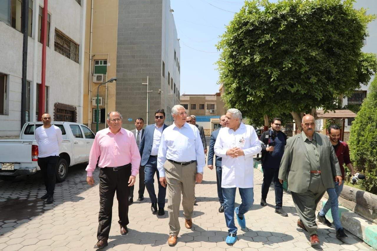 وزير الزراعة يتفقد معامل معهد الصحة الحيوانية ومتبقيات المبيدات ويشيد بدورها في سلامة الغذاء
