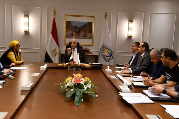 محافظ جنوب سيناء يبحث نسب تنفيذ المشروعات بالخطة الإستثمارية