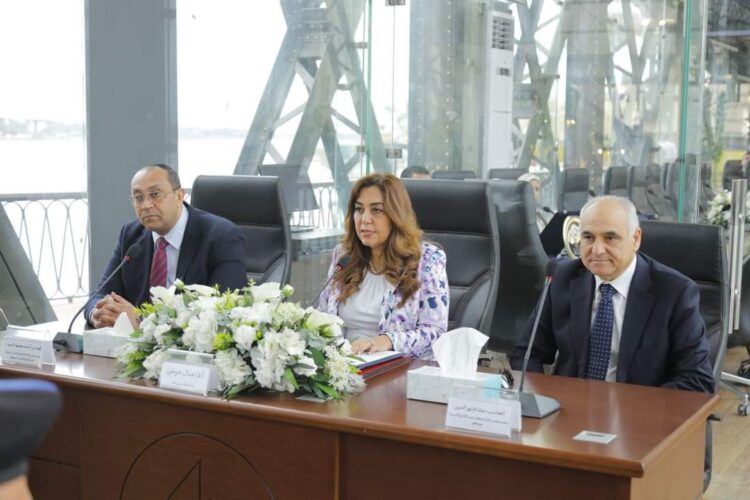 محافظ دمياط تكرم رئيس وعضو مجلس إدارة شركة موبكو للانتهاء من 