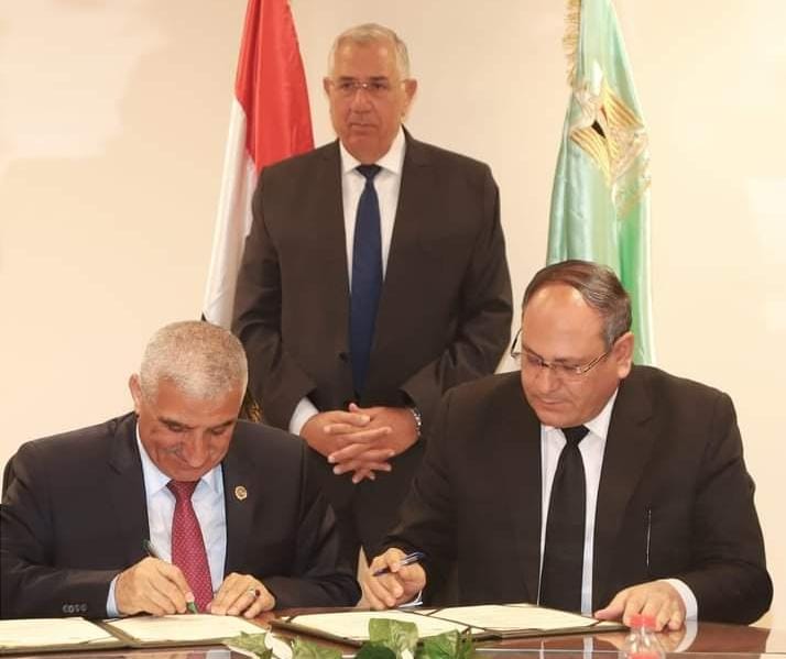 وزير الزراعة يشهد توقيع بروتوكول تعاون بين البحوث الزراعية والصحراء مع 