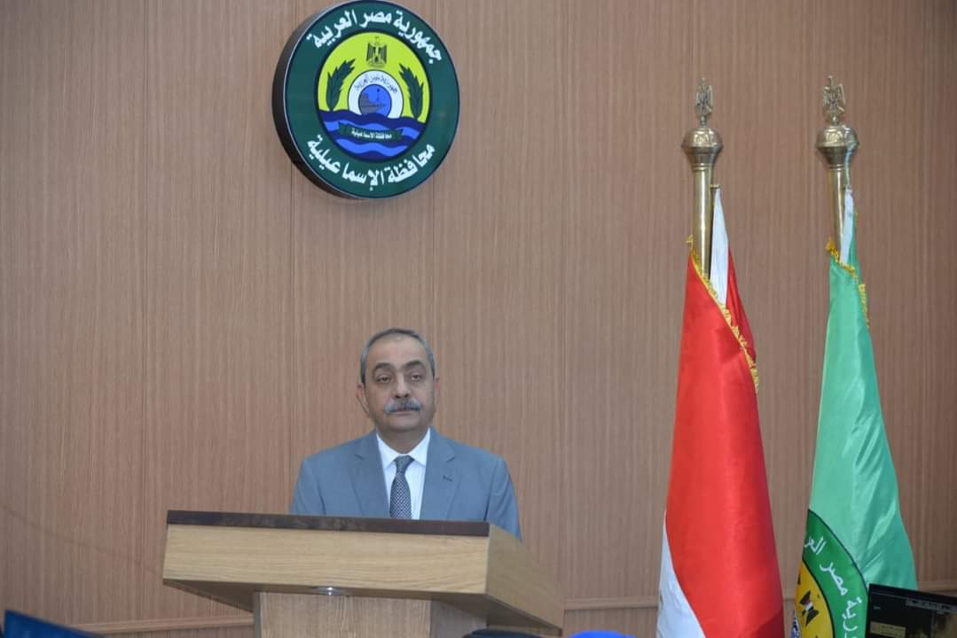 محافظ الإسماعيلية يتابع مقر الشبكة الوطنية للطوارئ والسلامة العامة