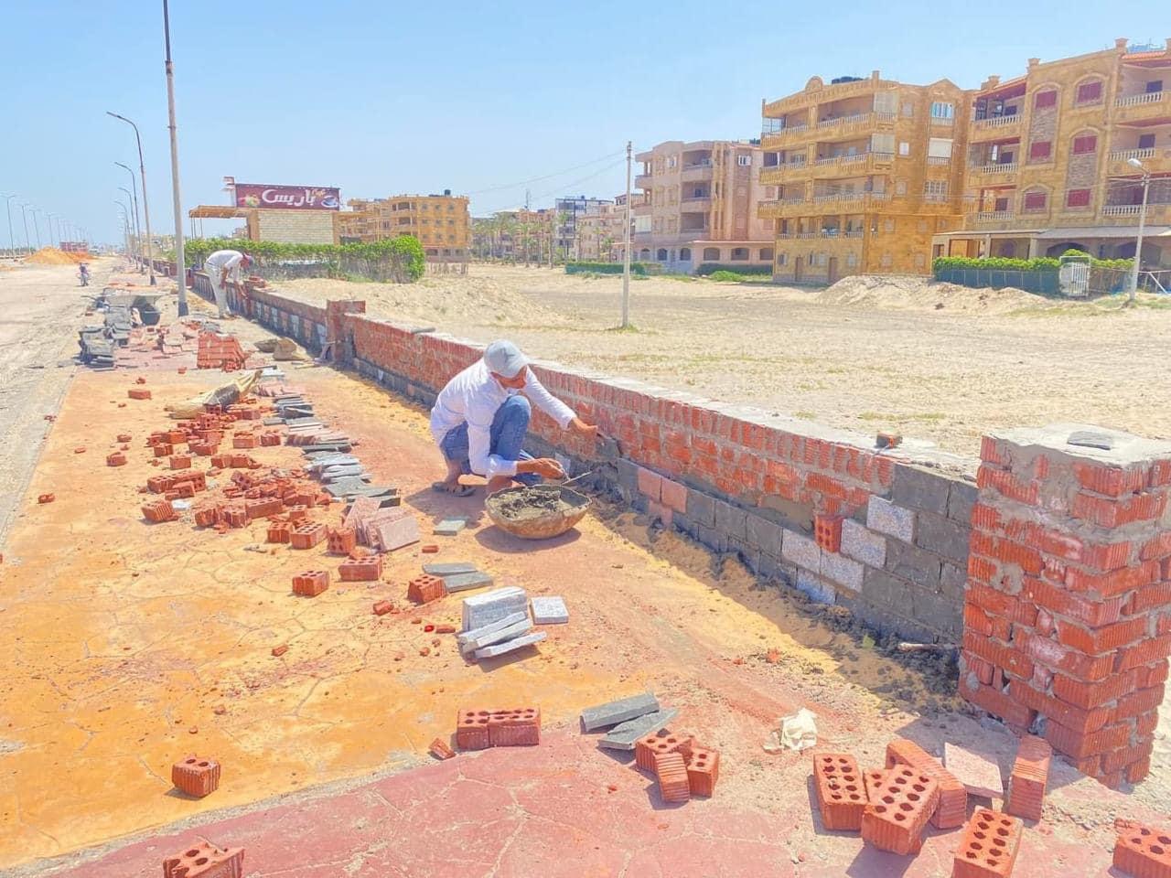 محافظ كفرالشيخ يتابع جهود تطوير كورنيش الفنار بمصيف بلطيم