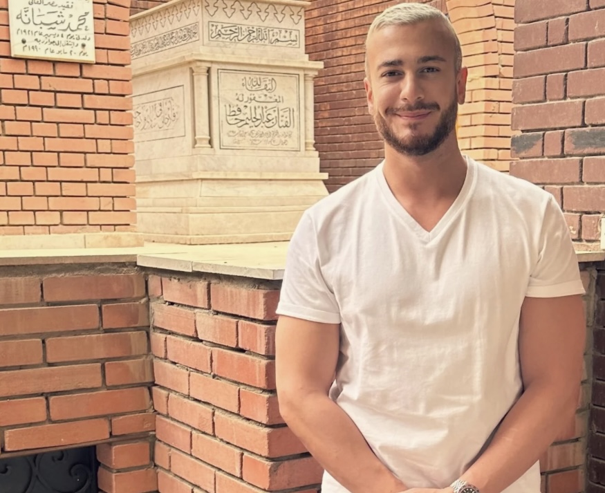 سعد لمجرد يفاجئ الجمهور بزيارة مقابر مشاهير مصر
