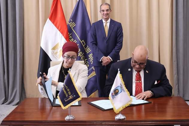 وزير الاتصالات يشهد توقيع بروتوكول تعاون مع جامعة الأقصر