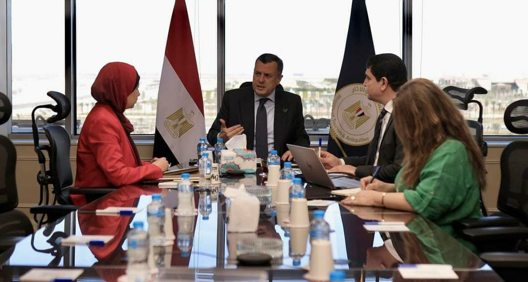 وزير السياحة يعقد إجتماع لمتابعة جانب العرض بالمقصد السياحي المصري