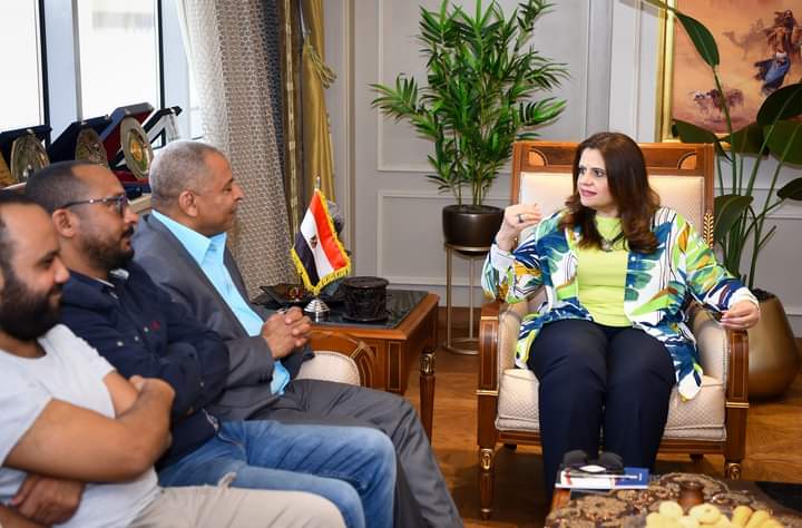 وزيرة الهجرة تحتفل بنجاح شباب المطرية لتنظيم أكبر مائدة إفطار رمضانية في مصر والشرق الأوسط