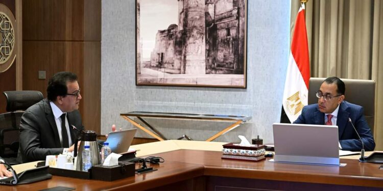 رئيس الوزراء يتابع موقف تنفيذ المرحلة الثانية من منظومة التأمين الصحي الشامل