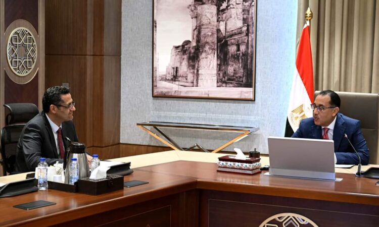 رئيس الوزراء يلتقي نقيب الصحفيين لمناقشة سبل تطوير ودعم مهنة الصحافة 
