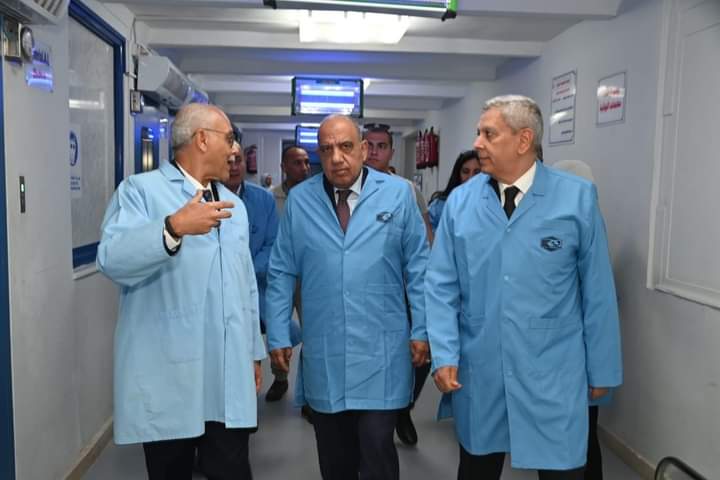 وزير قطاع الأعمال العام فى جولة تفقدية لمشروعات تحديث خطوط الإنتاج بشركة القاهرة للأدوية