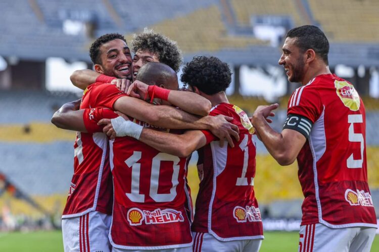 مدافع الأهلي يقترب من العودة لتشكيل الأحمر أمام الجونة بالدوري