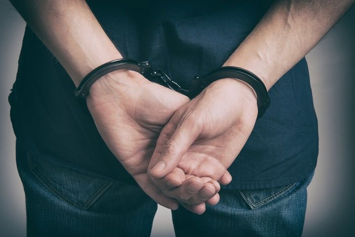 الحبس عامين للمتهم بابتزاز فتاة عبر تطبيق 