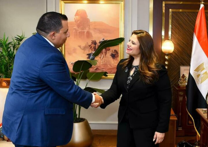وزيرة الهجرة تستقبل أحد أبناء الجالية المصرية في كندا
