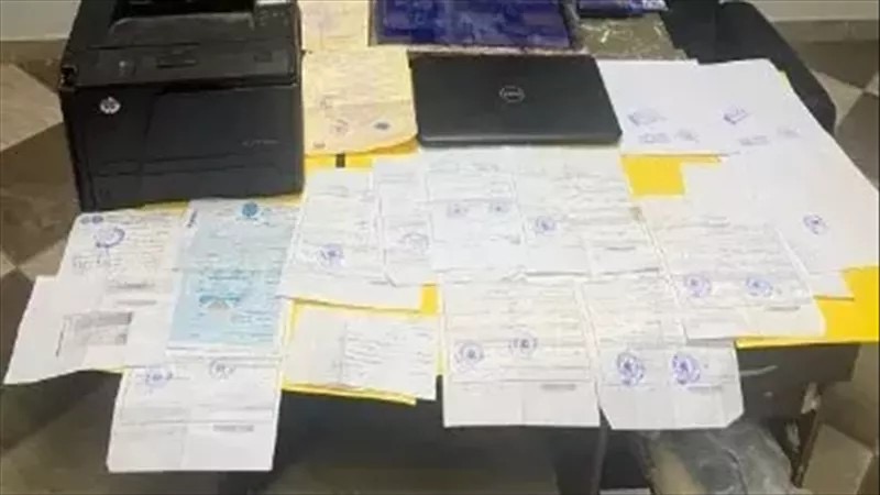 حبس المتهم بإدارة صفحة لترويج شهادات جامعية مزورة في المنوفية