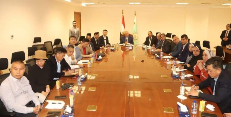 وزير الزراعة يبحث مع ممثلي 22 شركة إنتاج الدواجن بالصين تعزيز التعاون المشترك