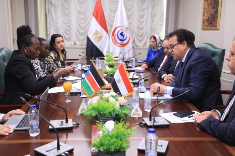 وزير الصحة يبحث مع نظيرته الجنوب سودانية إطلاق مبادرة الكشف عن ضعاف السمع