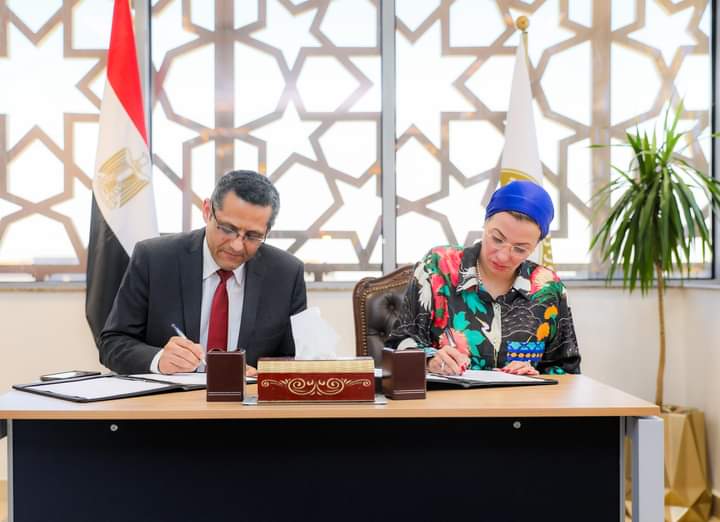وزيرة البيئة والبلشى يوقعان بروتوكول تعاون بين الوزارة و نقابة الصحفيين لرفع الوعي البيئي بالقضايا البيئية المختلفة