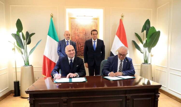 وزير الصحة يشهد توقيع مذكرة تفاهم بين أحد الروابط الأوروبية لشركات الأدوية واتحاد الصناعات المصرية