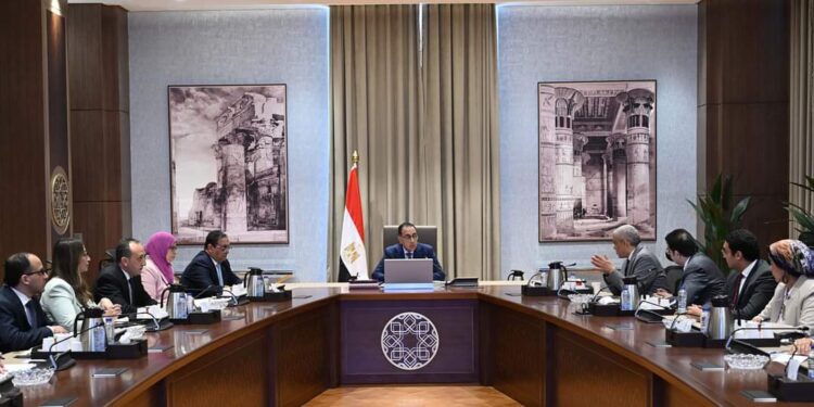 مدبولي يلتقي مسئولي مجموعة 