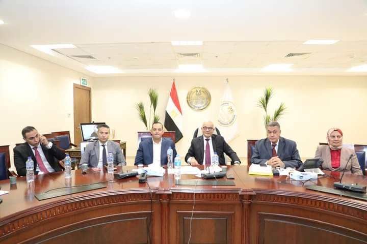 وزير التعليم ينظر انتظام سير لجان امتحانات الثانوية العامة من غرفة العمليات المركزية بالوزارة