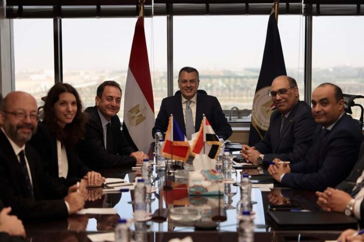 وزير السياحة يبحث مع سفير فرنسا بالقاهرة آليات تعزيز أوجه التعاون المشترك