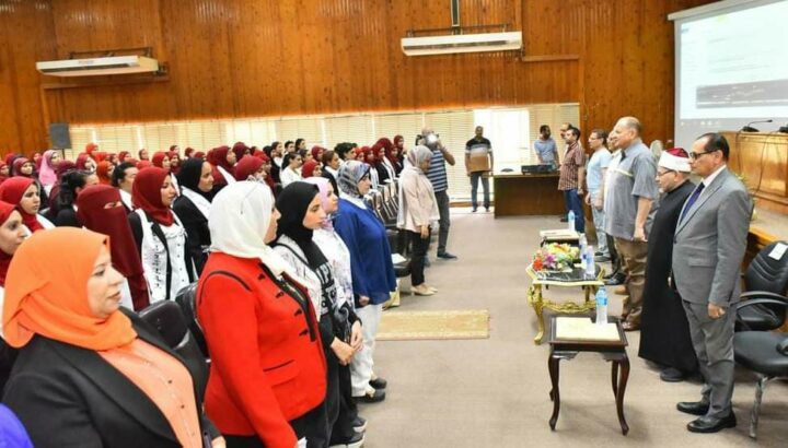 محافظ أسيوط يعقد مؤتمرًا للتوعية بالمبادرة الوطنية للمشروعات الخضراء الذكية