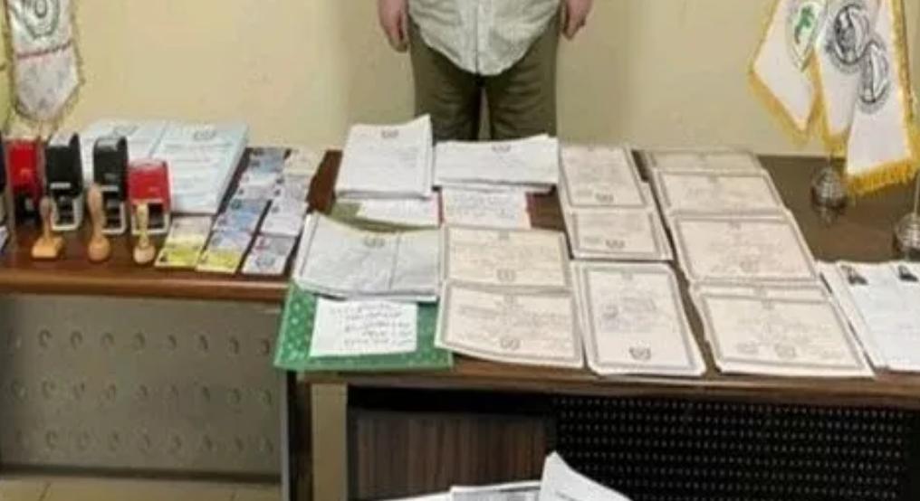 القبض على شخصين بتهمة النصب والاحتيال على المواطنين في الجيزة